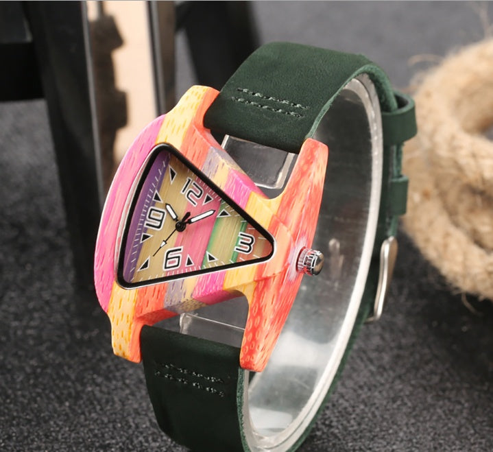 Nouveau en bois quartz montre De Mode couleur numérique numérique caractère triangle cadran