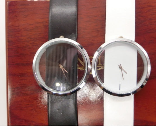 Montre Simple et transparent creux rétro montre
