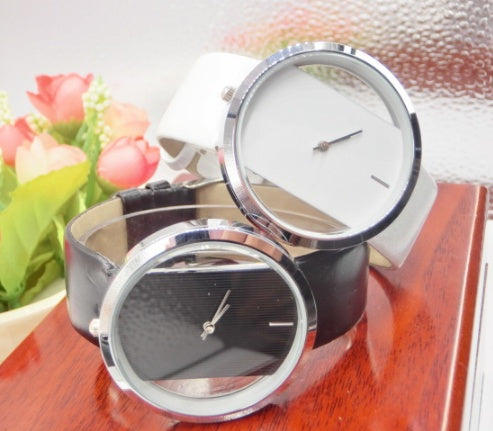Montre Simple et transparent creux rétro montre