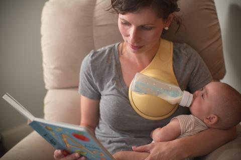 Porte-biberon Le moyen mains libres de nourrir votre bébé